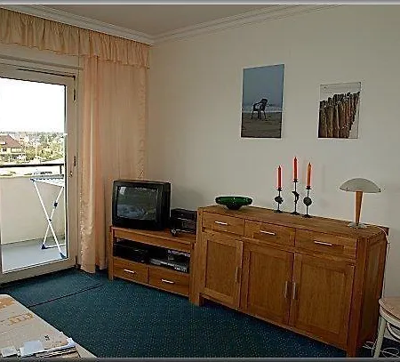 Haus-nordland-app-73-schwimmbad Apartment